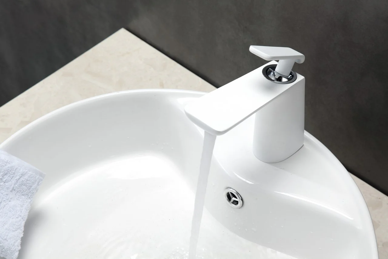 Kubebath Aqua Adatto Single Lever Faucet – Chrome and White - Image 3