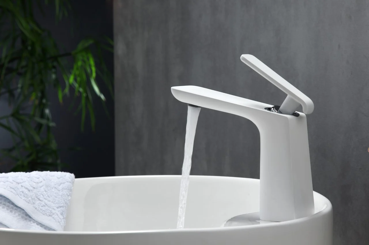 Kubebath Aqua Adatto Single Lever Faucet – Chrome and White - Image 4